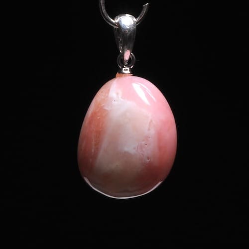 Roze opaal hanger met zilveren oogje