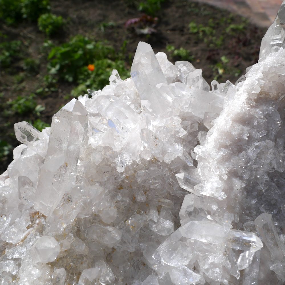 uniek bergkristal cluster groot 'nr4' van maar liefst 27cm lang en vol fraaie heldere kristallen - detail van kristallen 5