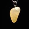 Gele calciet hanger met oogje
