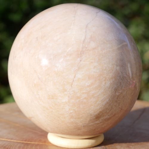 Maansteen bol met diameter van 13cm