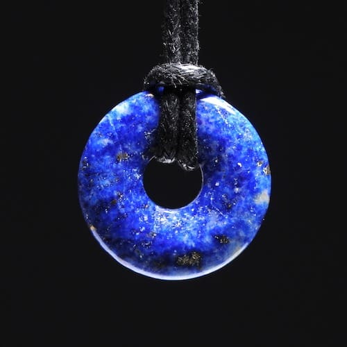 Lapis Lazuli donut hanger klein van 20mm breed aan zwart koord