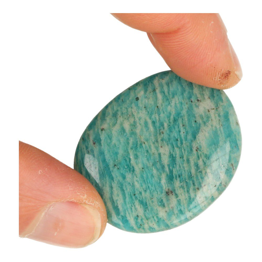 Heldergroene amazoniet amulet of handsteen van 3,4-4cm groot en 1cm dik. - detail 1