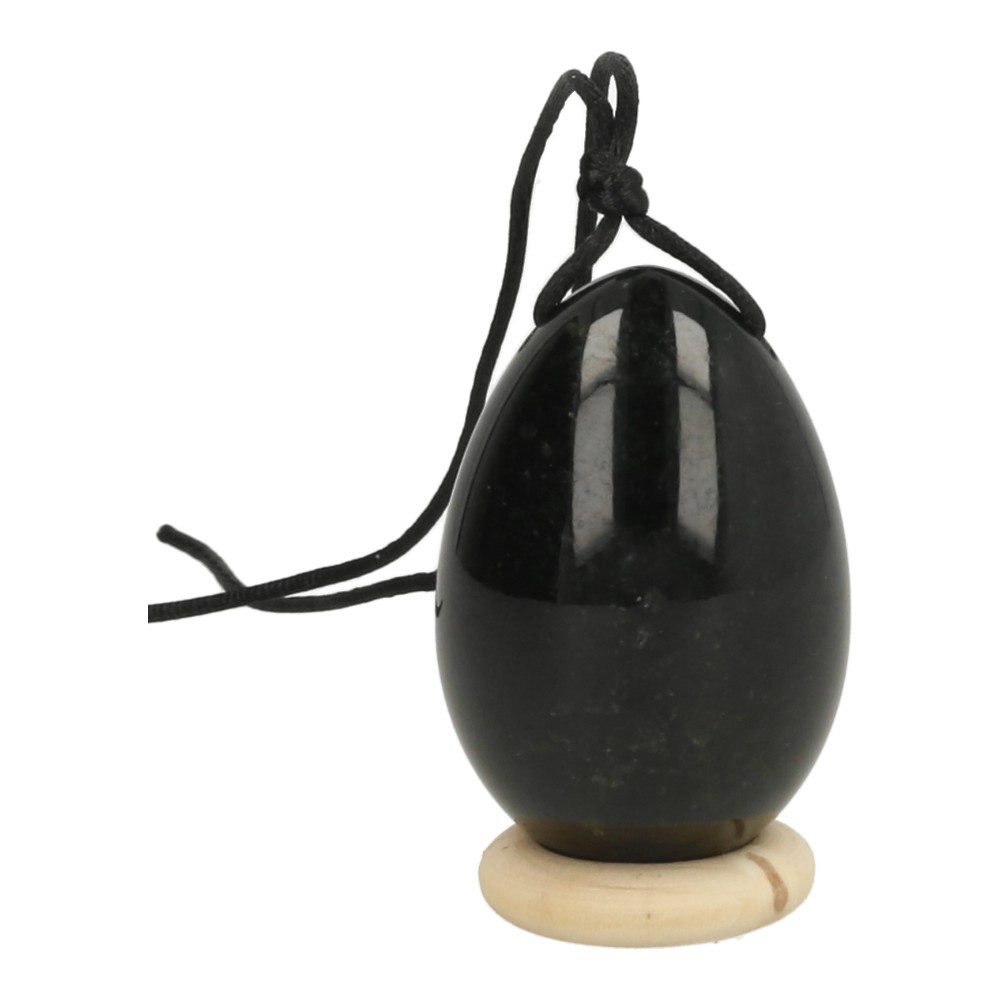 Fraai donkergroene jade yoni ei groot, met hoogte van 45mm en diameter van 30mm op houten ring - voorbeeld 3