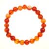 Carneool armband met 8mm kralen aan rekbaar koord in lichte kleur