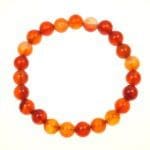 Carneool armband met 8mm kralen aan rekbaar koord in lichte kleur