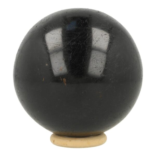 Zwarte toermalijn bol van ruim 8,5cm diameter