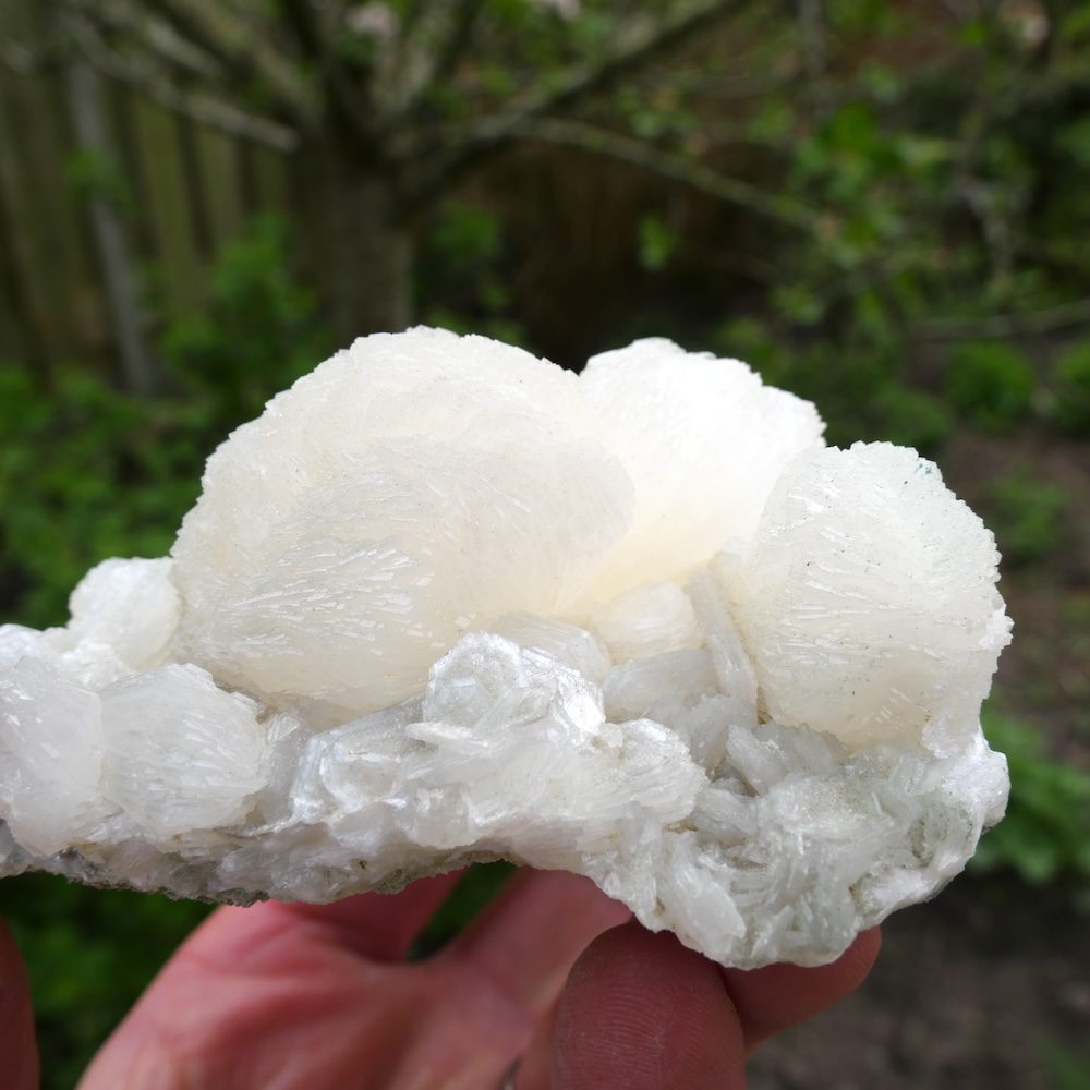 Fraai cluster met heldere stilbiet kristallen - detail 1