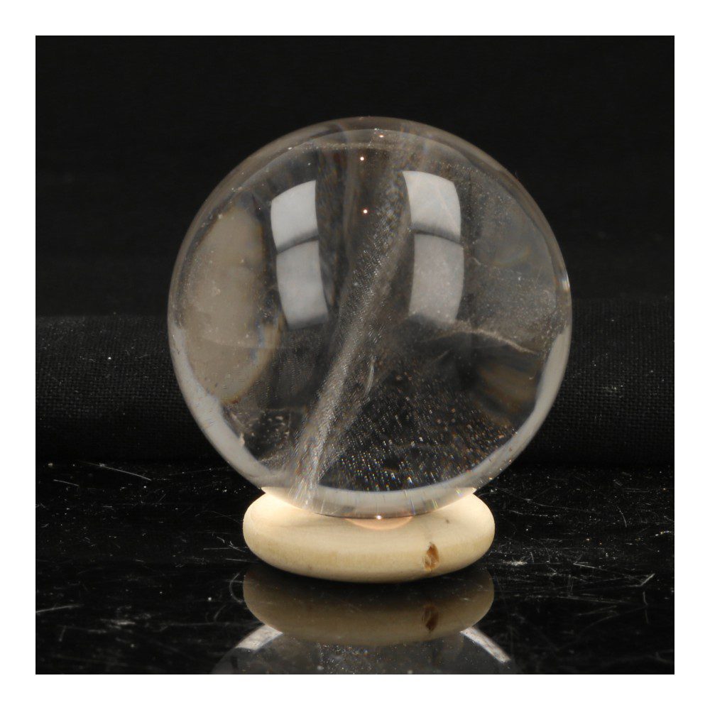 A-kwaliteit heldere bergkristal bol met diameter van 4cm op houten ring, voorbeeld nr2