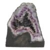 Amethist geode met bijzonder paarse band in de kristallen en 6kg zwaar