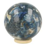 Fraaie dumortieriet bol met diameter van 11cm en houten ring