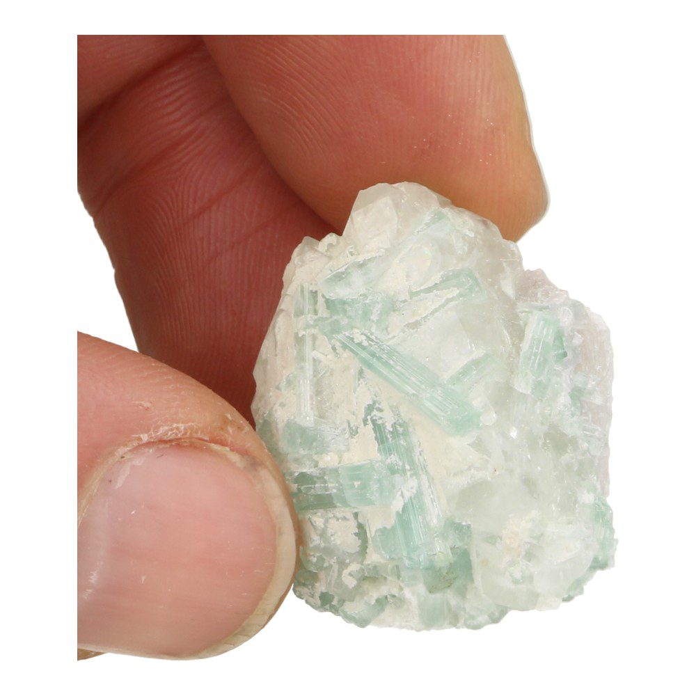 Mooi stukje bergkristal met indigoliet kristallen uit Pakistan - detail in hand