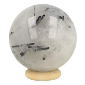 Toermalijnkwarts bol met diameter van 44mm uit China met fraaie compositie