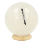 Leuke witte bergkristal bol met staafje zwarte toermalijn er in en diameter van 44mm