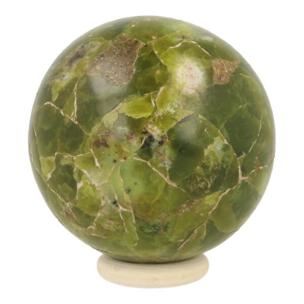 Mooie donkere groene opaal bol met diameter van ruim 6cm uit Madagaskar, je ontvangt de bol met houten ring