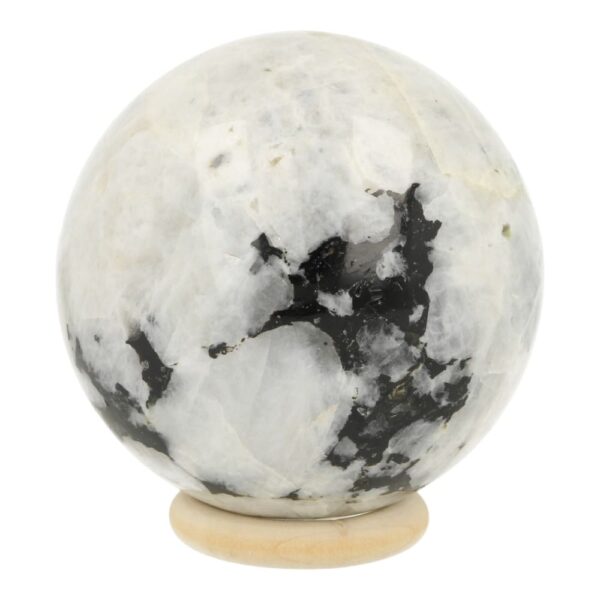 Fraaie witte maansteen bol met diameter van 7,5cm en blauwe glans vlakjes