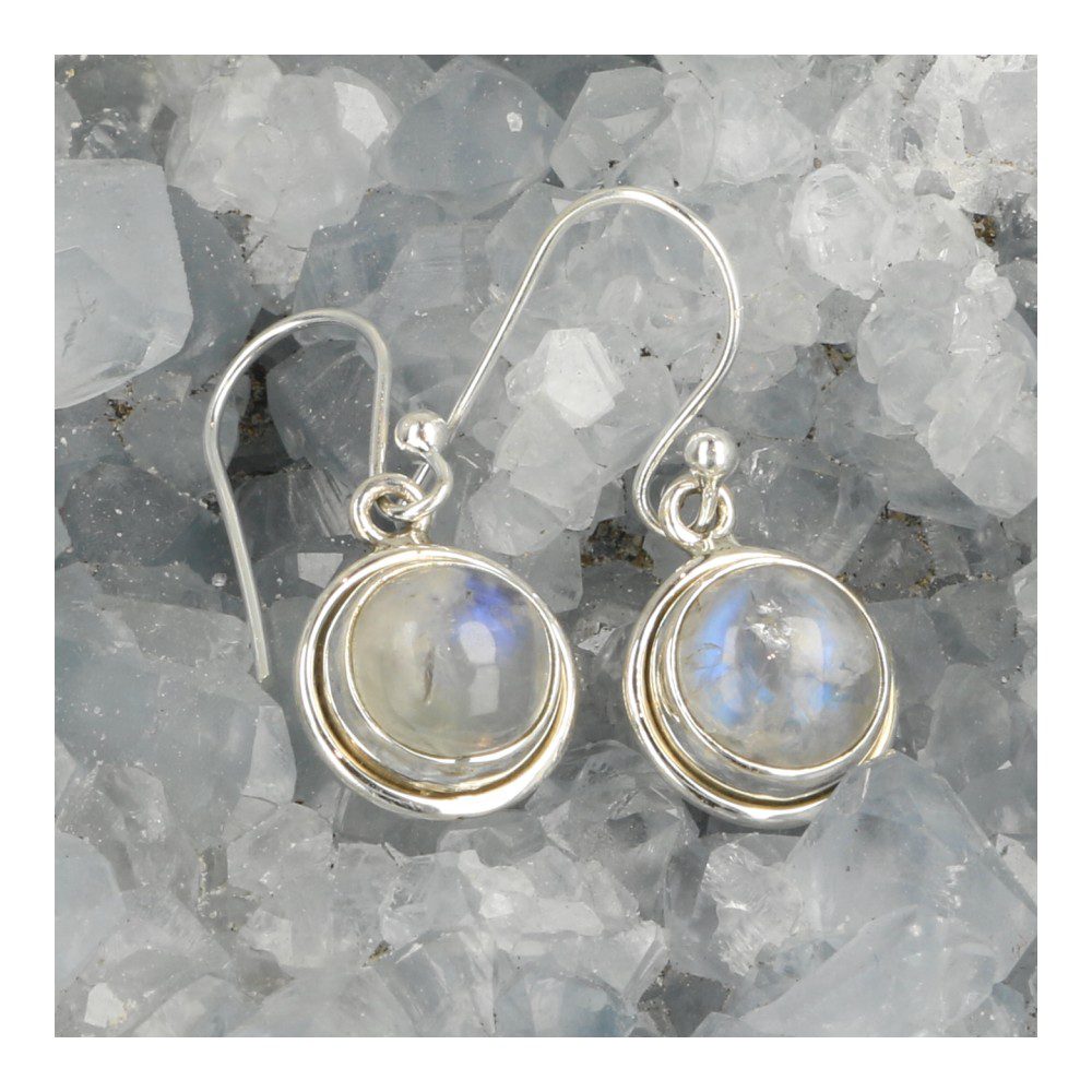 Mooie ronde zilveren oorbellen met regenboog maansteen er in