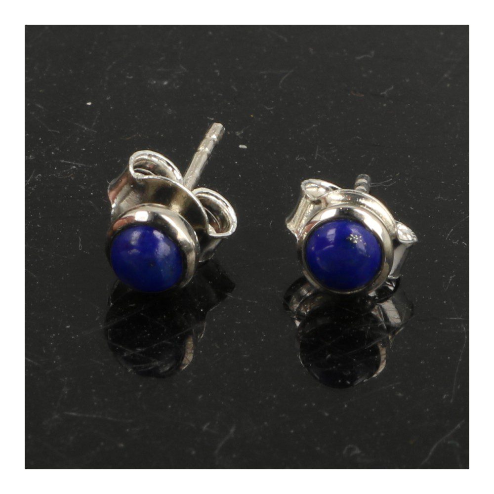 Fraaie lapis lazuli oorbellen in zilver met een knopje van 4mm - vooraanzicht