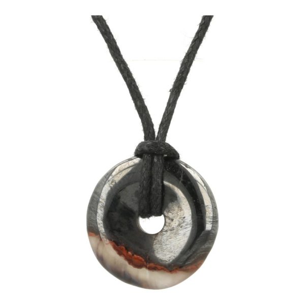 Fraaie sugiliet donut hanger nr5 met diameter van 2,5cm aan zwart waxkoord