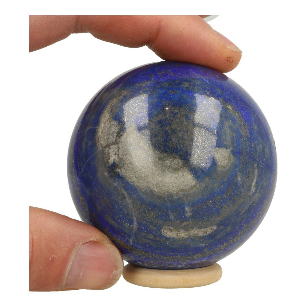 Fraaie donkerblauwe lapis lazuli bol uit Afghanistan met diameter van 66mm op houten ring - detail onderkant