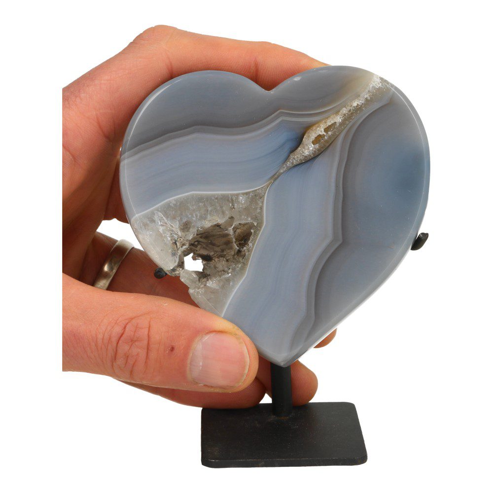 Mooi blauwe agaat hart op standaard met een breedte van 9cm - achterkant