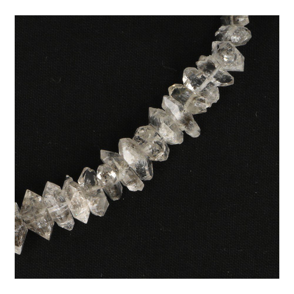 Fraaie Pakistaanse herkamer diamond ketting van 45cm lengte met oplopende maat kristallen naar het centrum, detail van de kristallen