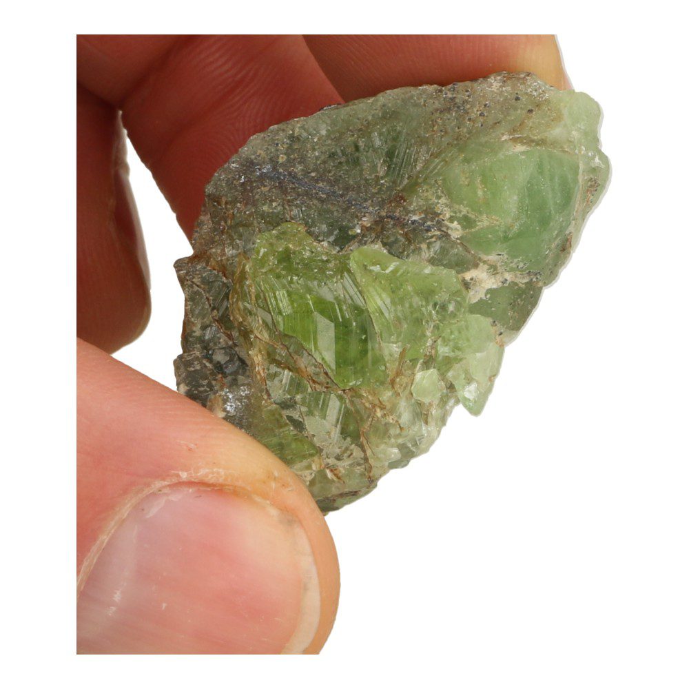 Mooi stukje ruwe peridoot uit Pakistan van 4,5cm met mooie kristallen, detail in hand