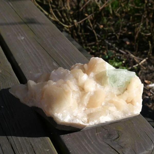 Flink cluster met roze stilbiet en groene apofyliet nr6 uit India van 16cm lang