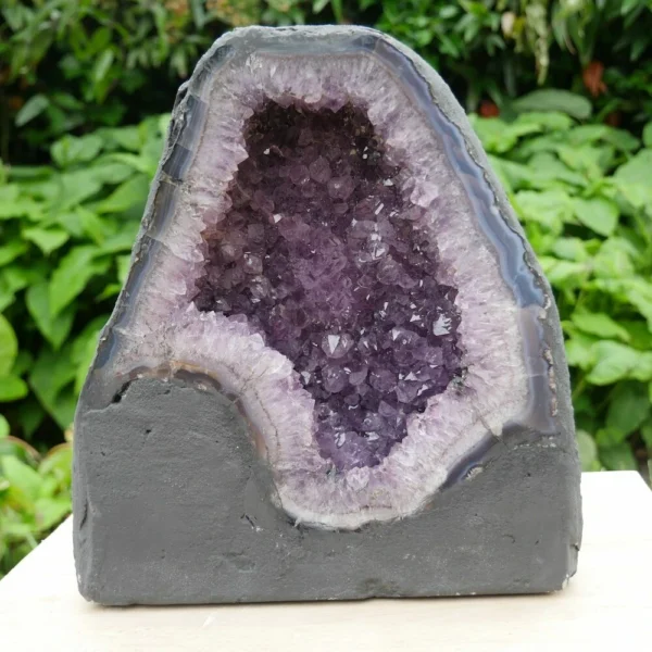 Mooie lichtpaarse amethist geode van 10,45kg uit Brazilië