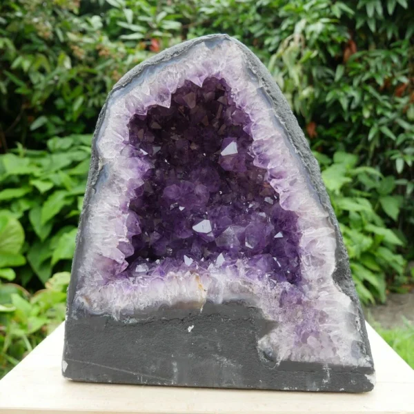 Mooie amethist geode met gewicht van 12,2kg en mooie paarse kleur