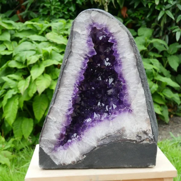 A-kwaliteit amethist geode met donkerpaarse kristallen en 24kg
