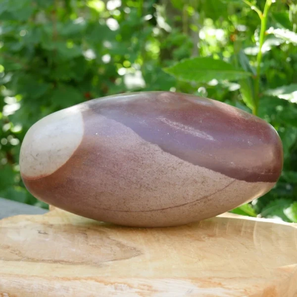 Fraaie Shiva lingam van 19cm lang en een diameter van 10cm