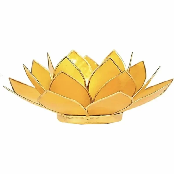 Fraaie lotus waxinelichthouder in geel, passend bij het 3e chakra en gemaakt van schelpen