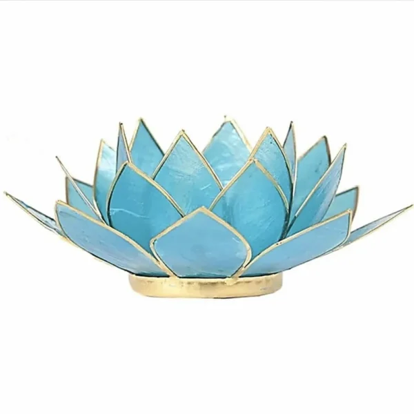 Fraaie lotus waxinelichthouder in blauw, passend bij het 4e chakra en gemaakt van schelpen