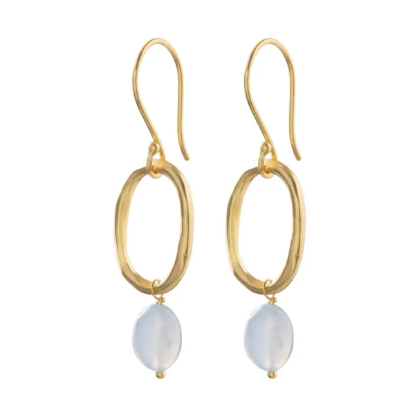 Fraaie vergulde blauwe chalcedoon oorbellen 'Graceful' van A Beautiful Story