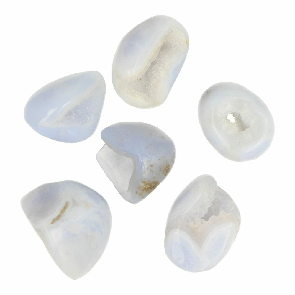 Blauwe chalcedoon trommelsteen met holte