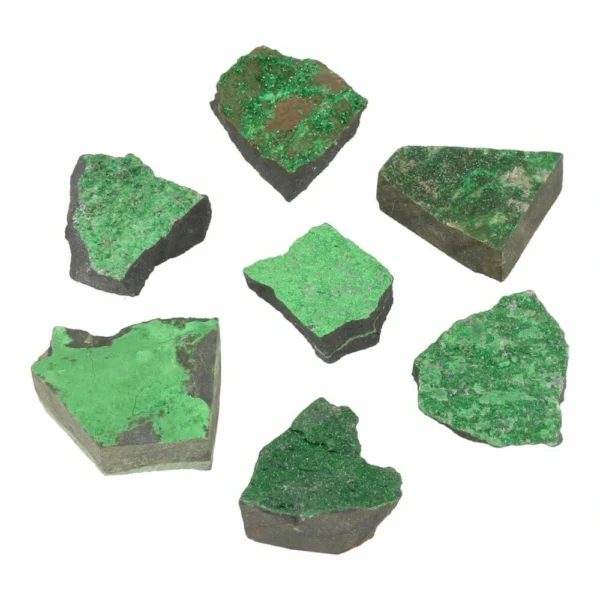 Fraaie cluster uvaroviet van 3-4cm lang