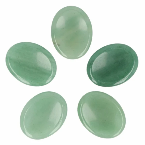 Fraaie groene aventurijn zaksteen van 4,5cm lang, ook wel worry stone genoemd