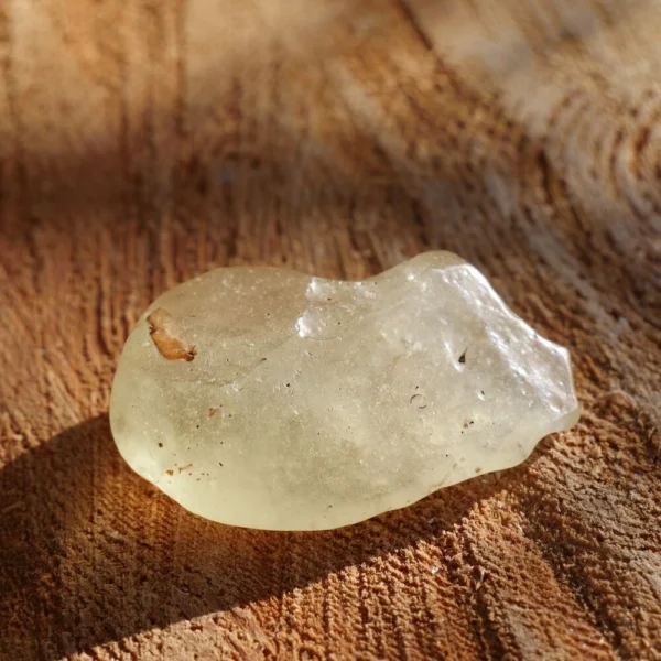 Mooi groot stuk Libisch woestijnglas nr1