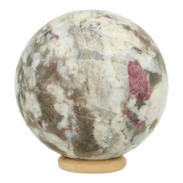 Rubelliet bol met veel paarse toermalijn en een diameter van 65mm op houten ring
