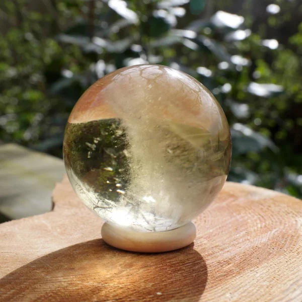 Fraaie heldergele natuurlijke citrien bol uit Madagaskar met diameter van 56mm