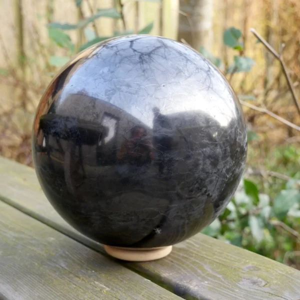 Fraaie grote shungiet bol XL met diameter van ruim 20cm op houten ring