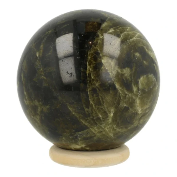 Fraaie tsavoriet bol met diamater van 58mm op houten ring