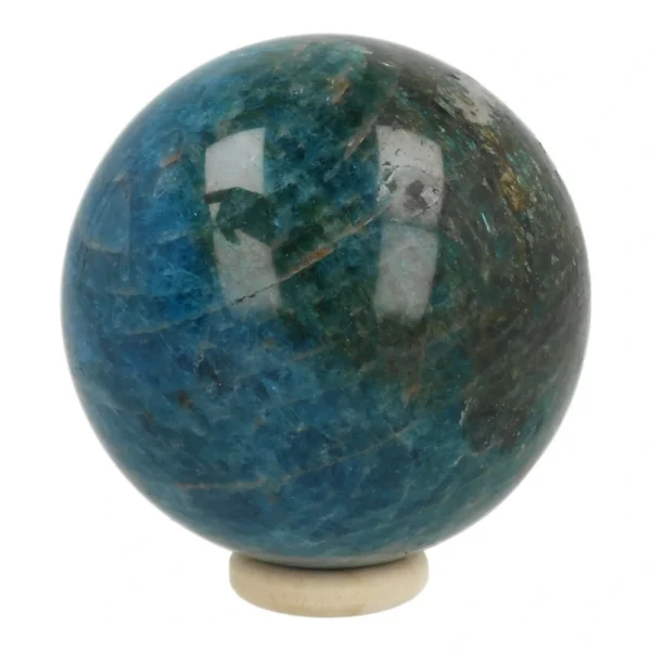 Prachtige blauwe apatiet bol met diameter van 64mm op houten ring