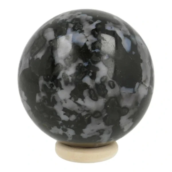 Frisse gabbro bol met diameter van 53mm op houten ring