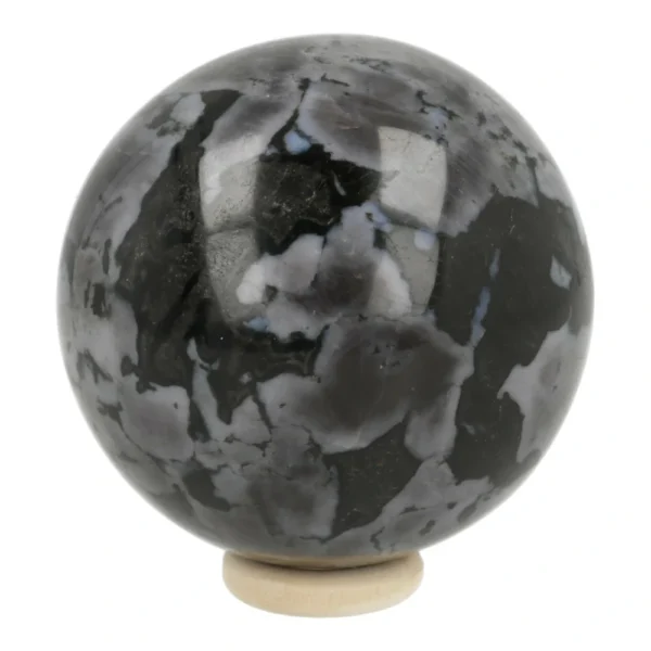 Frisse gabbro bol met diameter van 65mm op houten ring