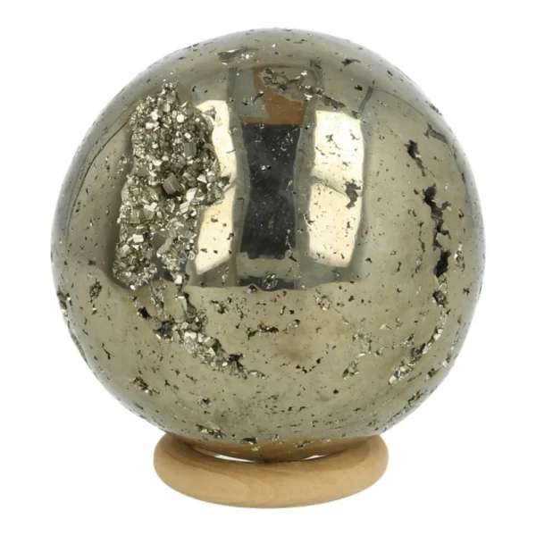Fraaie glanzende pyriet bol met diameter van 61mm op houten ring