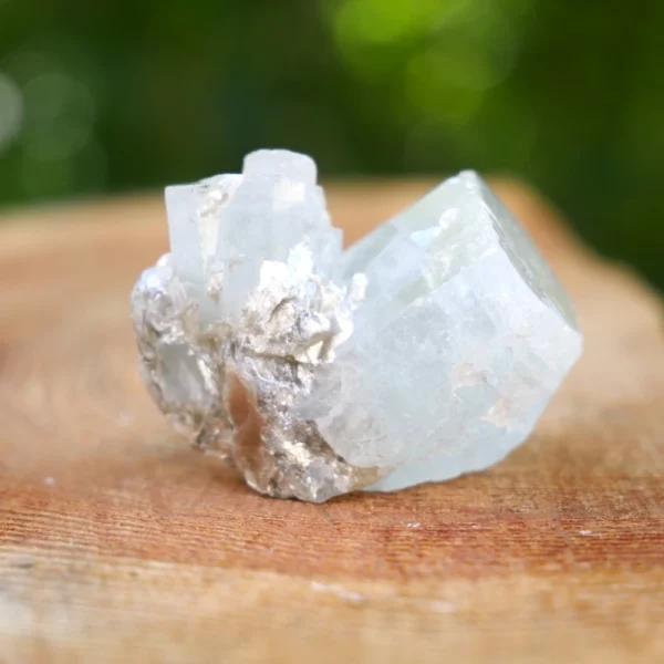 Fraai cluster van aquamarijn kristallen met zilveren mica (nr.20)