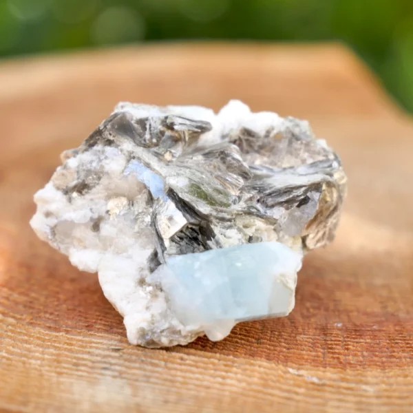 Leuk cluster met aquamarijn kristal en mica op matrix (nr.19)