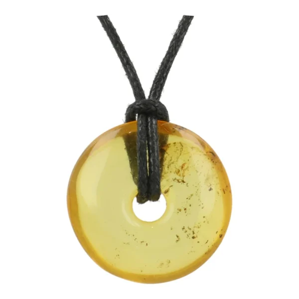 Fijne barnsteen donut met diameter van 28mm aan zwarts waxkoord (nr.6)