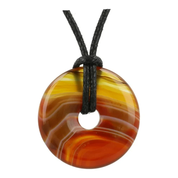 Gestreepte carneool donut hanger van 3cm aan zwart waxkoord